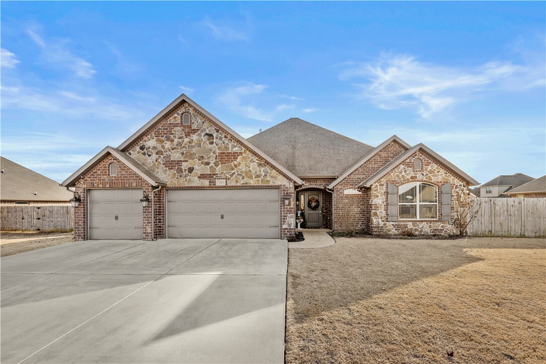 Property Photo:  1904 W Brooks Place  AR 72758 