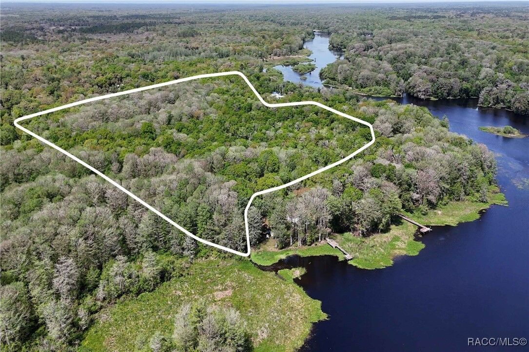 Property Photo: 13510 E Shawnee Trail FL 34450