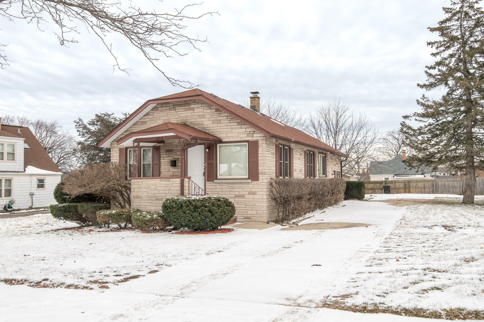 Property Photo: 1013 Roosevelt Ave WI 53406