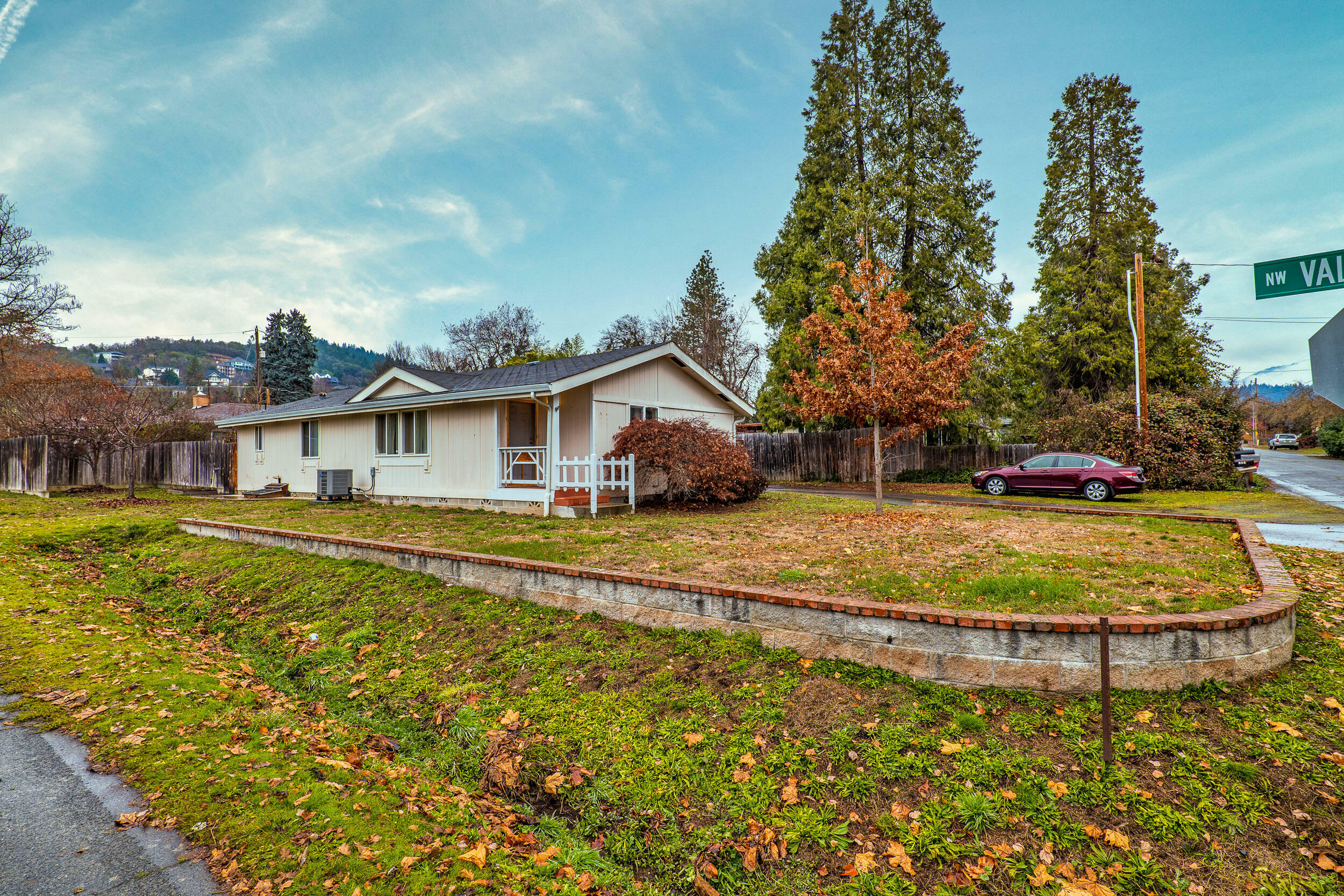 Property Photo: 502 NW Butler Avenue OR 97526