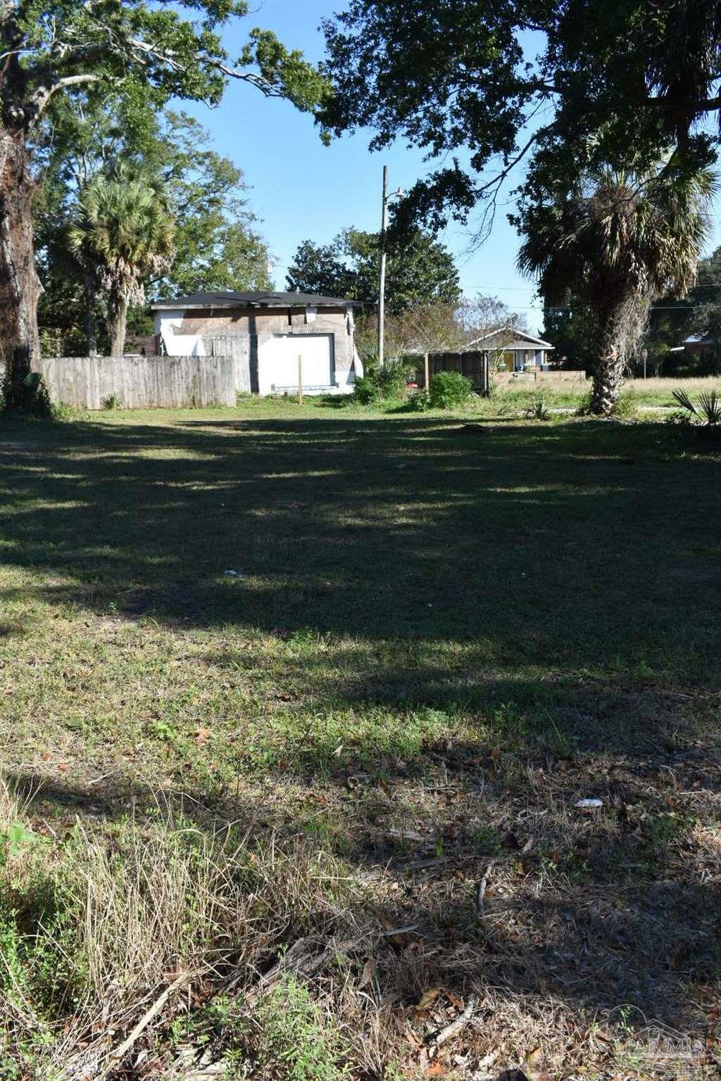 Property Photo:  1212 N 6th Ave  FL 32503 