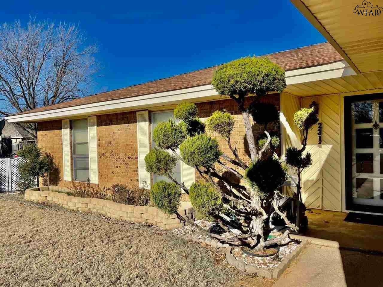 Property Photo:  2314 Randolph Drive  TX 76306 
