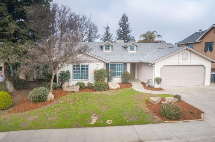 5456 W Garland Avenue  Fresno CA 93722 photo