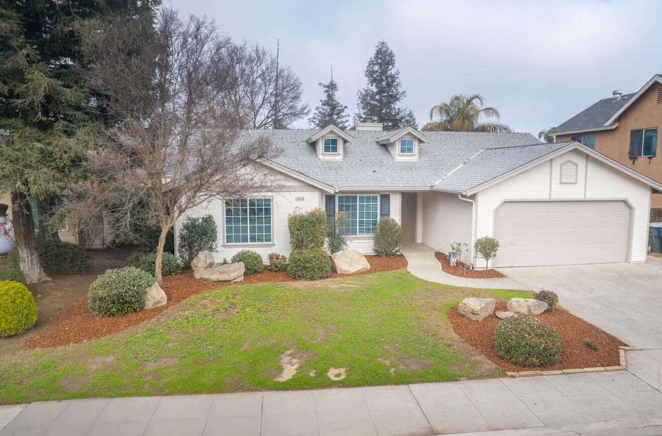 Property Photo:  5456 W Garland Avenue  CA 93722 