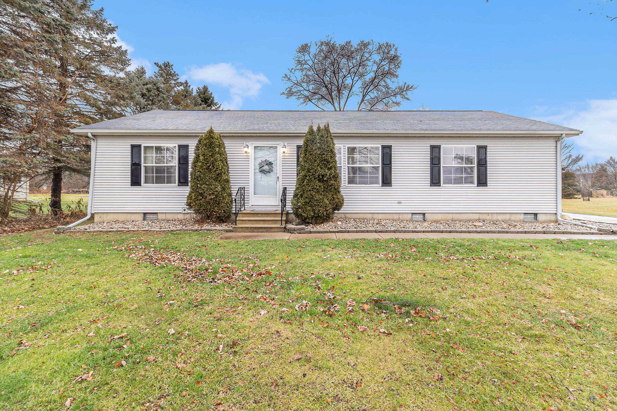 Property Photo: 8462 King Road MI 49269