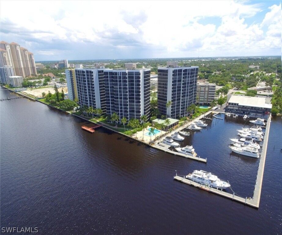 Property Photo:  1900 Virginia Avenue 1302  FL 33901 