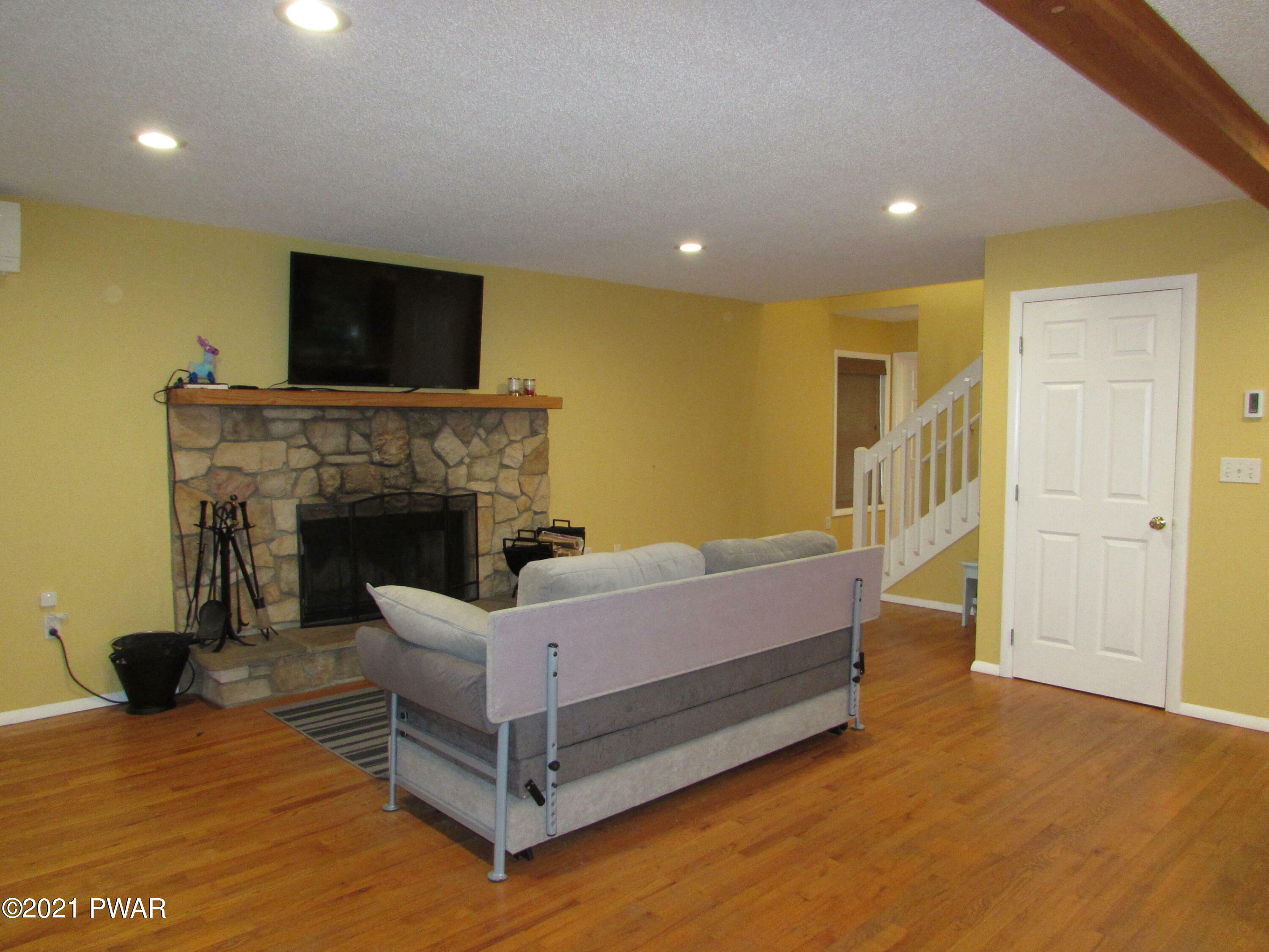 Property Photo:  105 Waterview Dr  PA 18428 