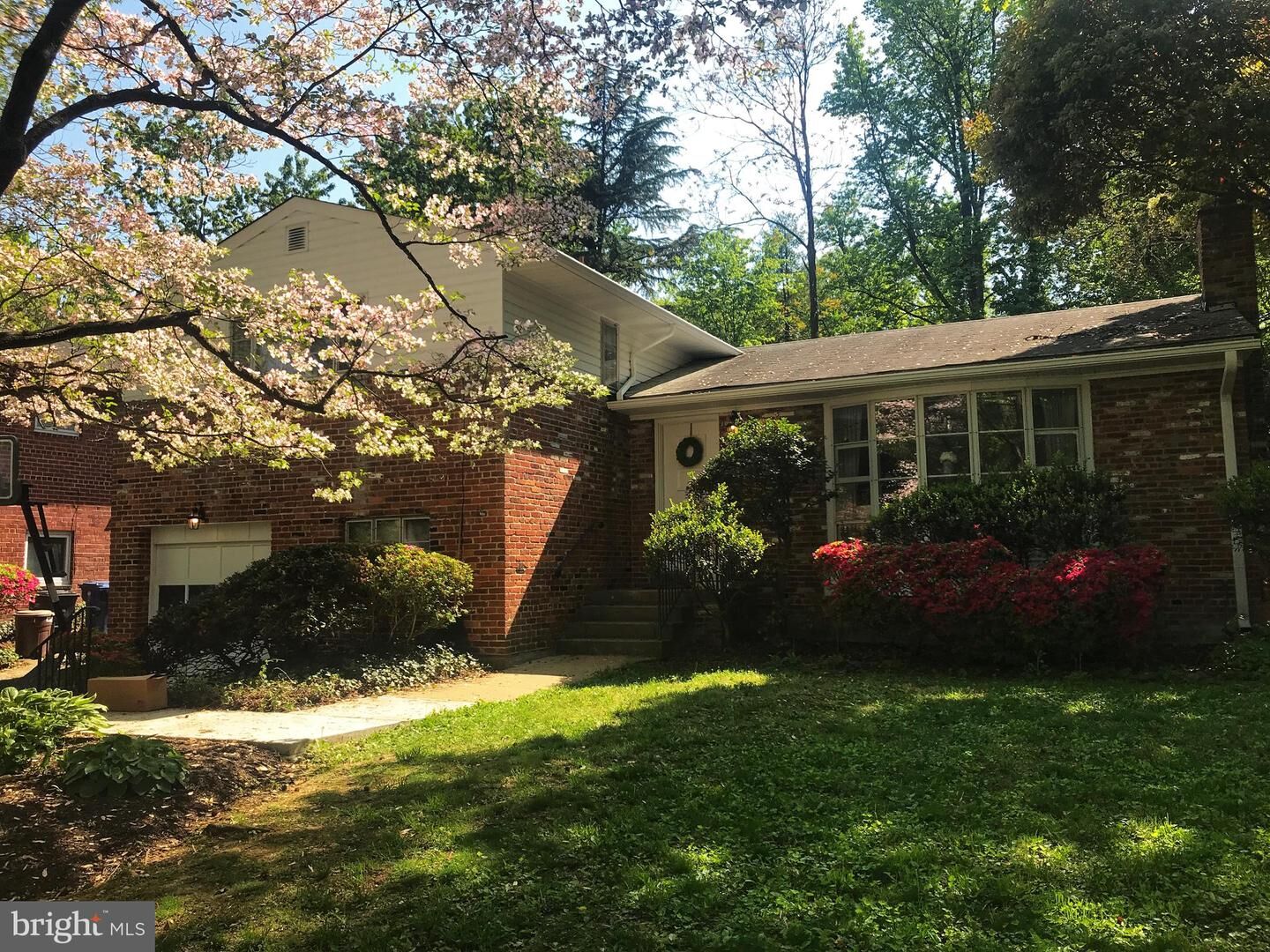 Property Photo:  682 W Timber Branch Parkway  VA 22302 