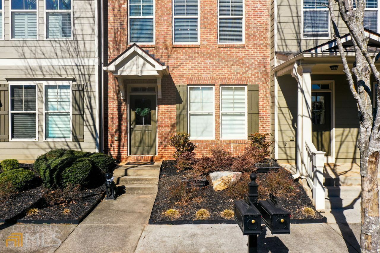 Property Photo: 521 Grove Field Court 44 GA 30024