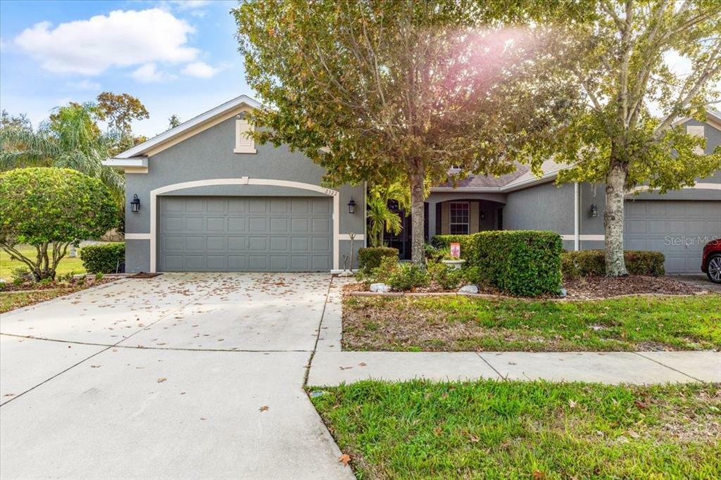 Property Photo:  2322 Barracuda Court  FL 34691 