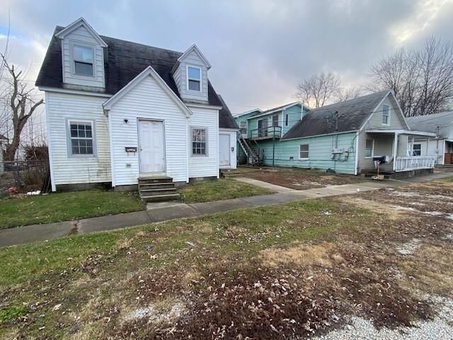 Property Photo:  3021 Commercial Avenue   61938 