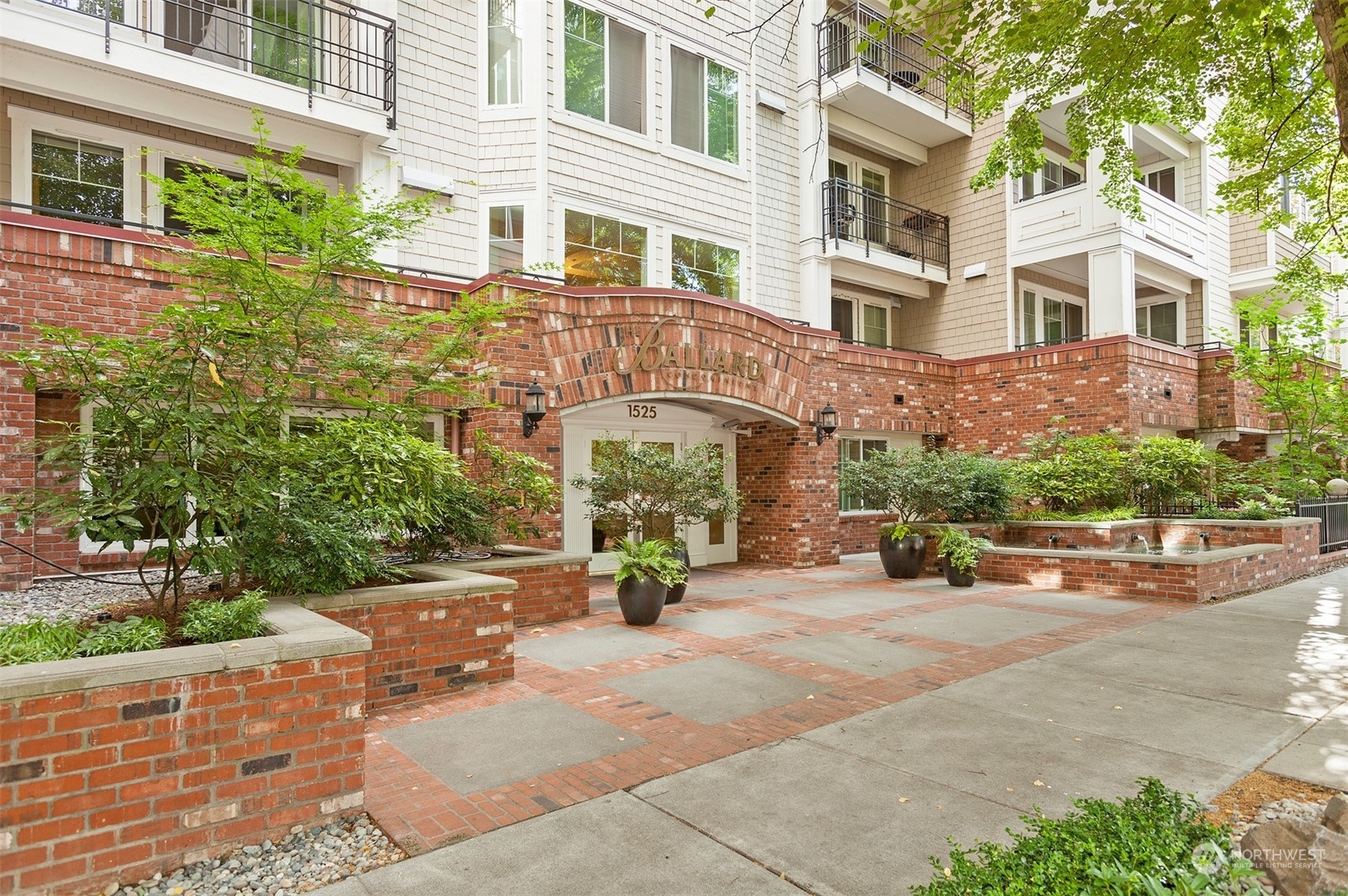 Property Photo:  1525 NW 57th Street 420  WA 98107 