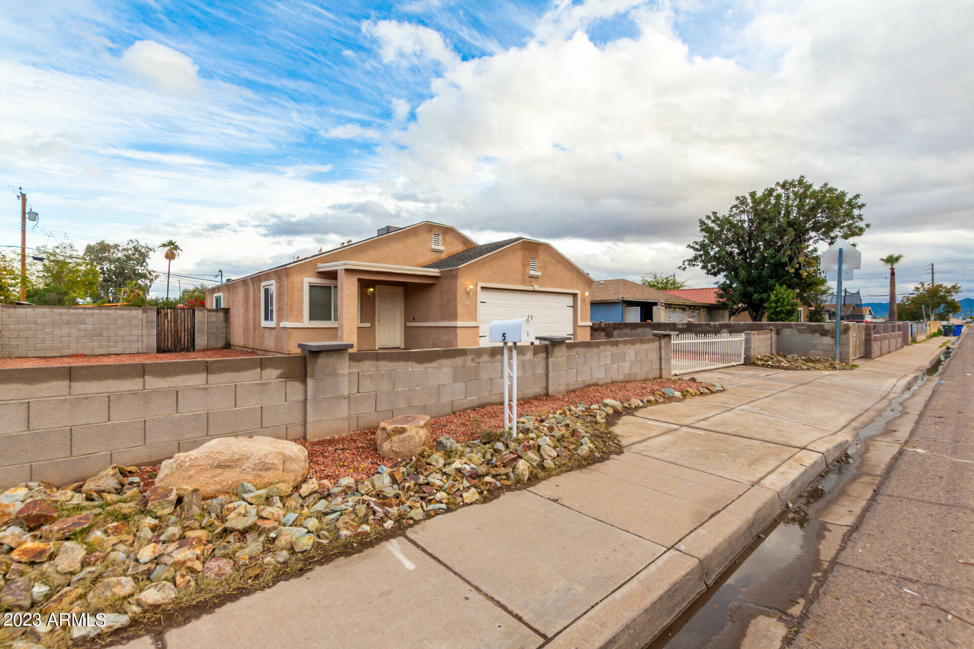 Property Photo:  5 S 31st Avenue  AZ 85009 