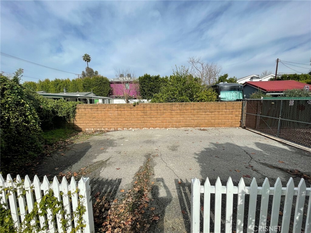 Property Photo:  5038 Fulton Avenue  CA 91423 