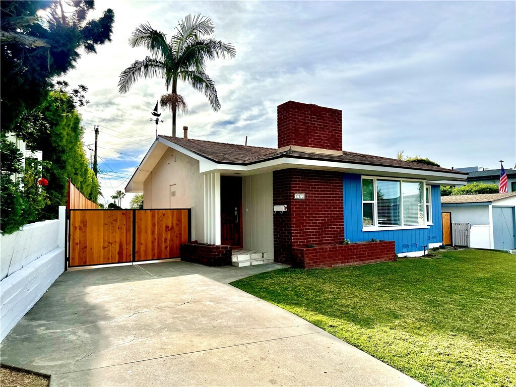 Property Photo:  213 W Avenida Valencia  CA 92672 