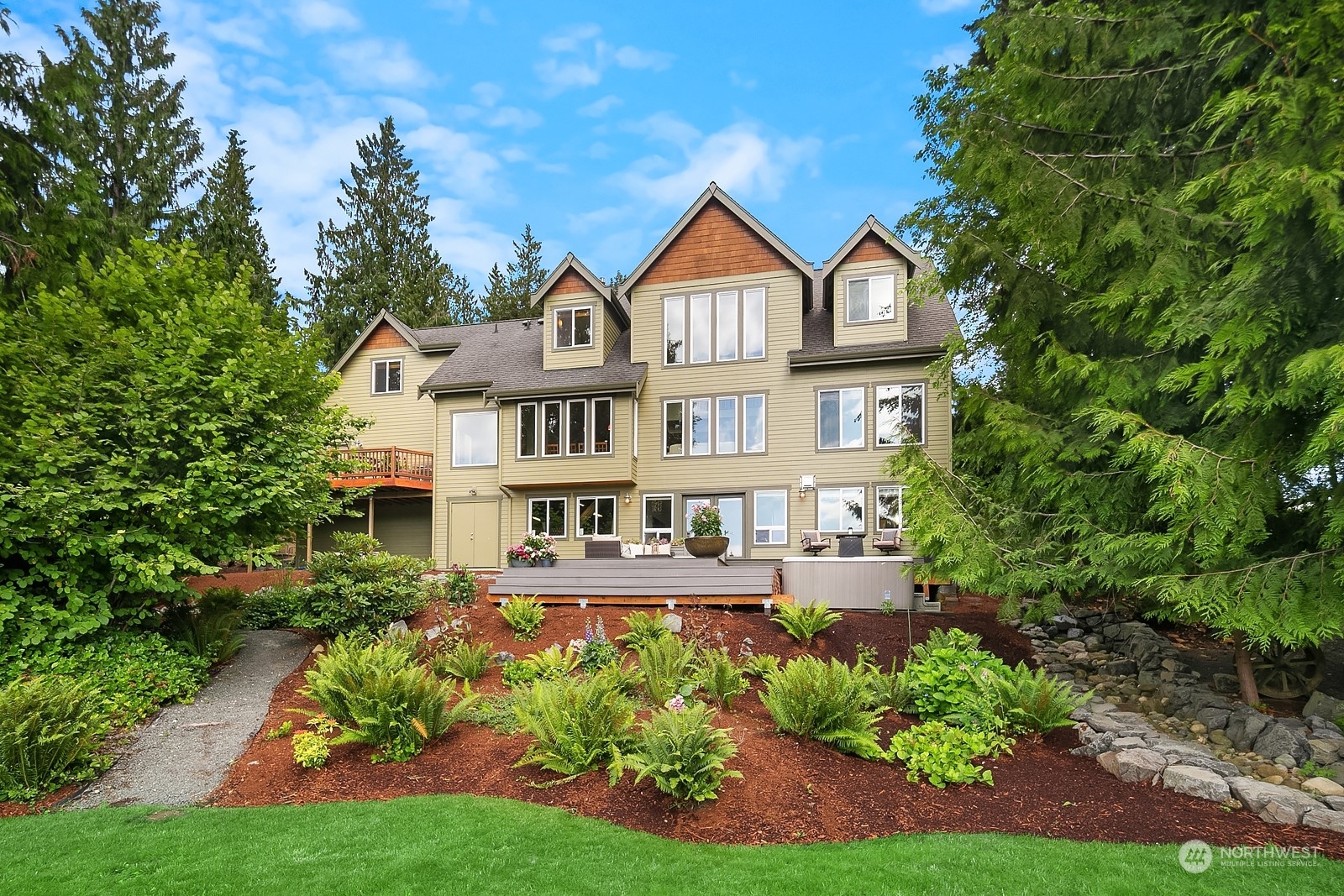 Property Photo: 13927 E Lake Kathleen Drive SE WA 98059