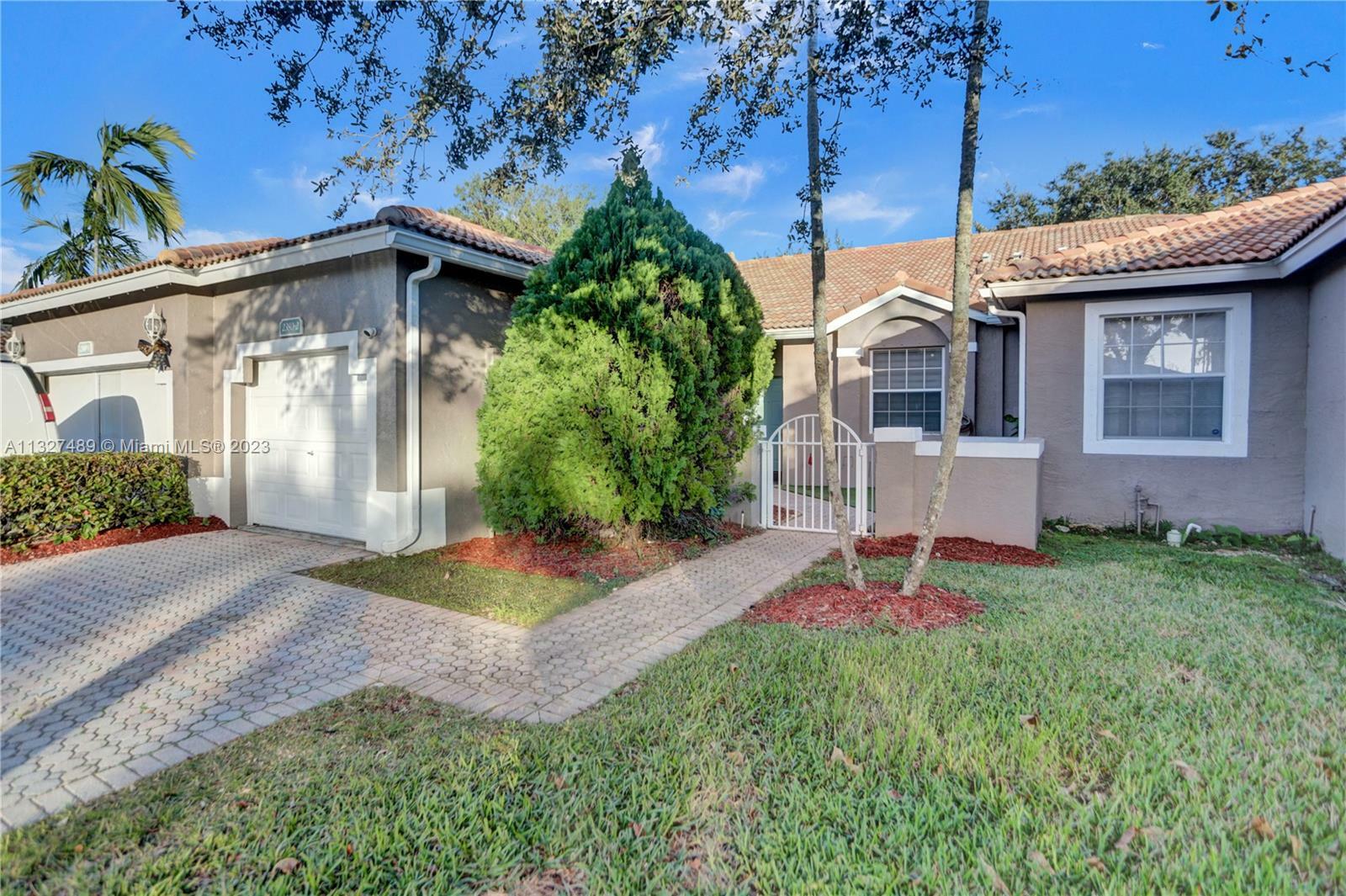 Property Photo:  2380 E Aragon Blvd 2  FL 33313 