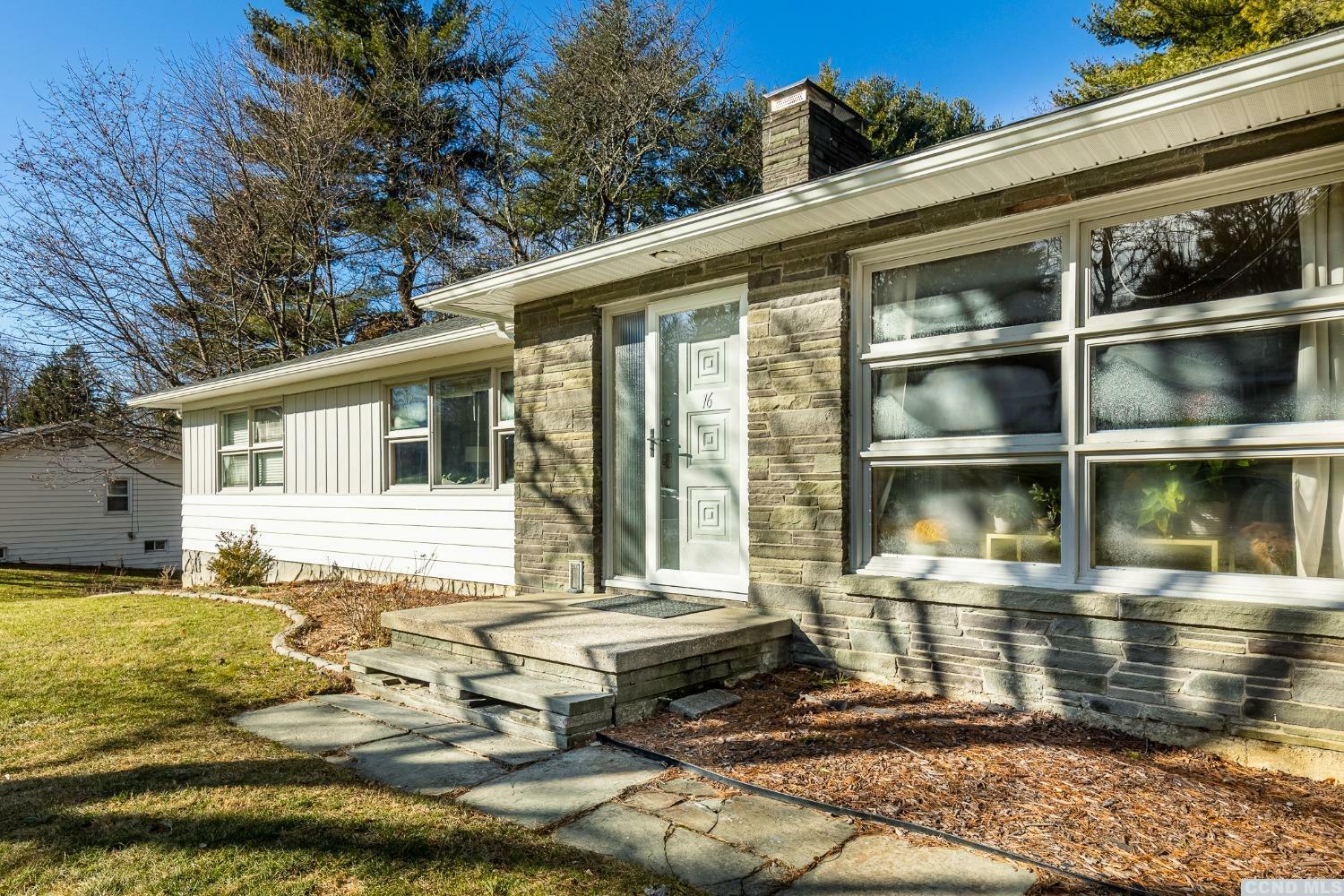 Property Photo:  16 Twin Hills Road  NY 12603 