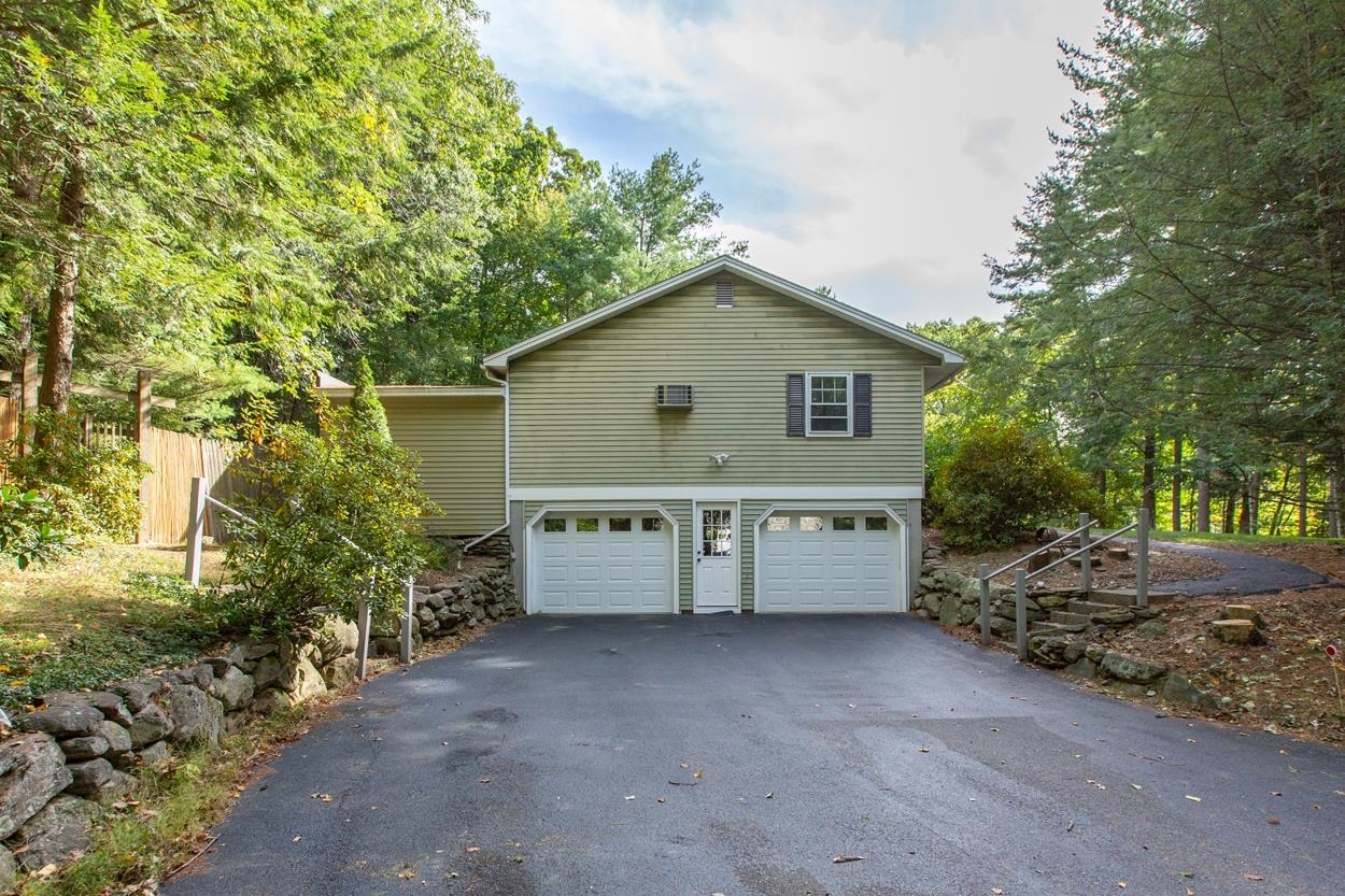 Property Photo:  8 Wedgewood Drive  NH 03053 