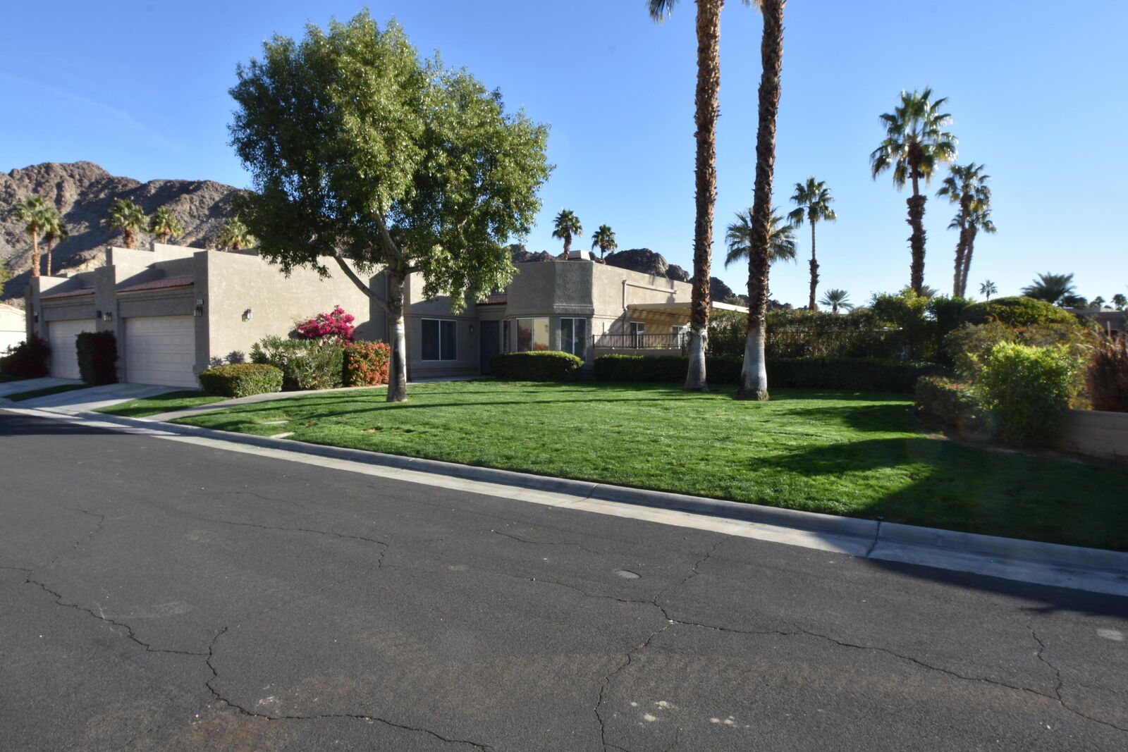 Property Photo:  48628 Vista Tierra  CA 92253 