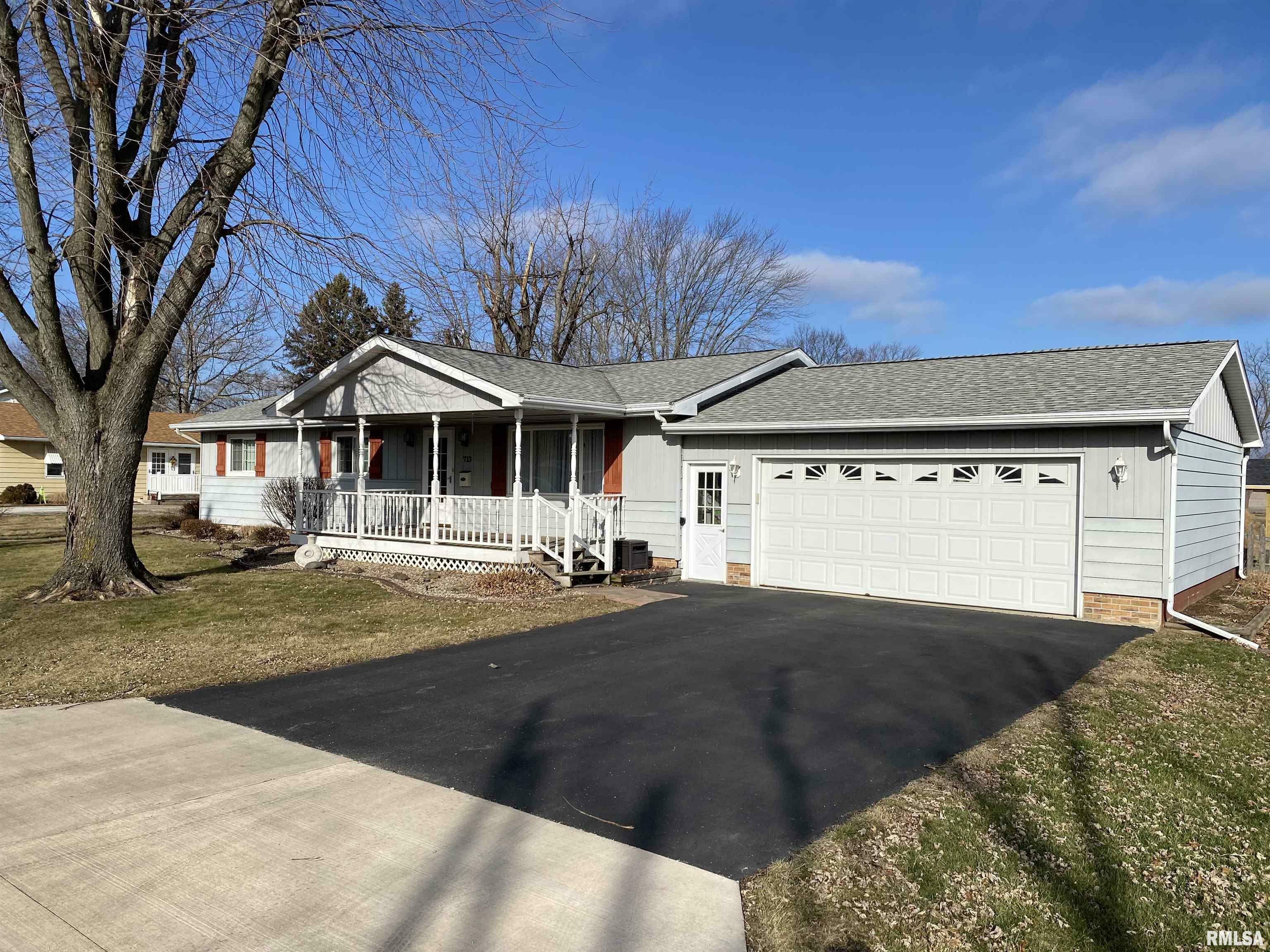 Property Photo:  713 E Sycamore Street  IL 61520 