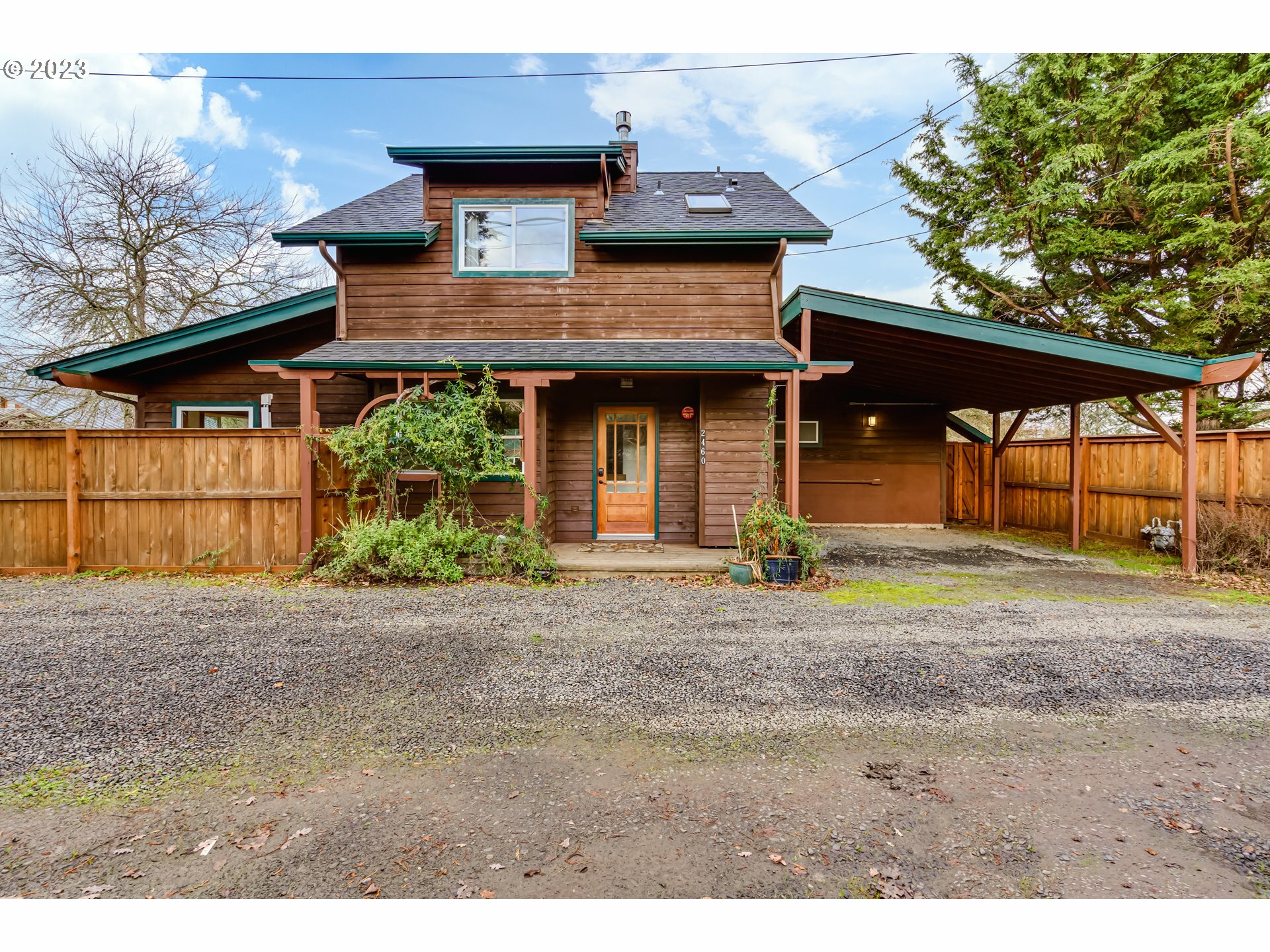 Property Photo: 2460 Friendly Aly OR 97405