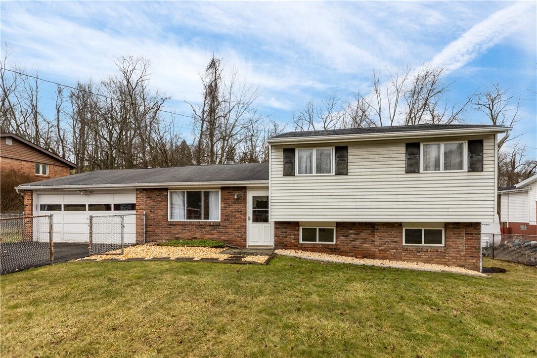 Property Photo:  417 Hankey Farms Dr  PA 15071 