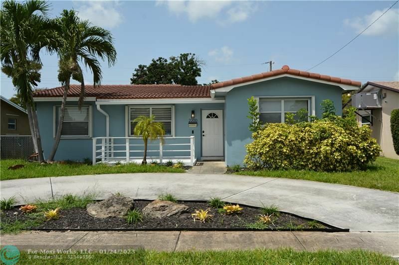 Property Photo:  2200 N 47 Avenue  FL 33021 