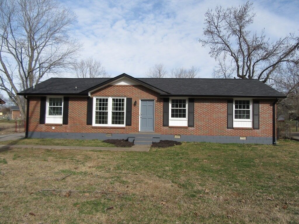 Property Photo: 569 Lafayette Rd TN 37042