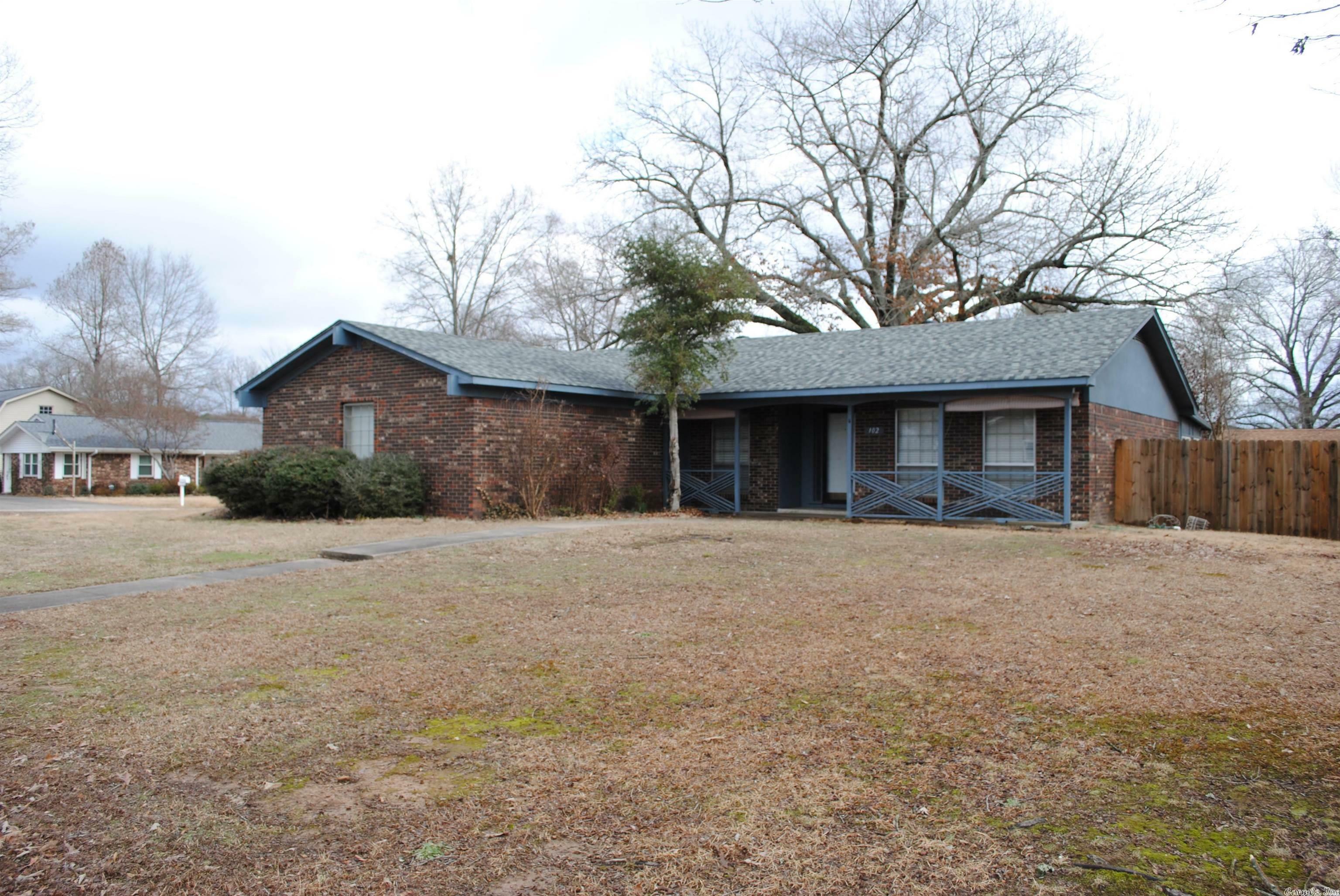 Property Photo:  102 Oaklawn Drive  AR 72034 