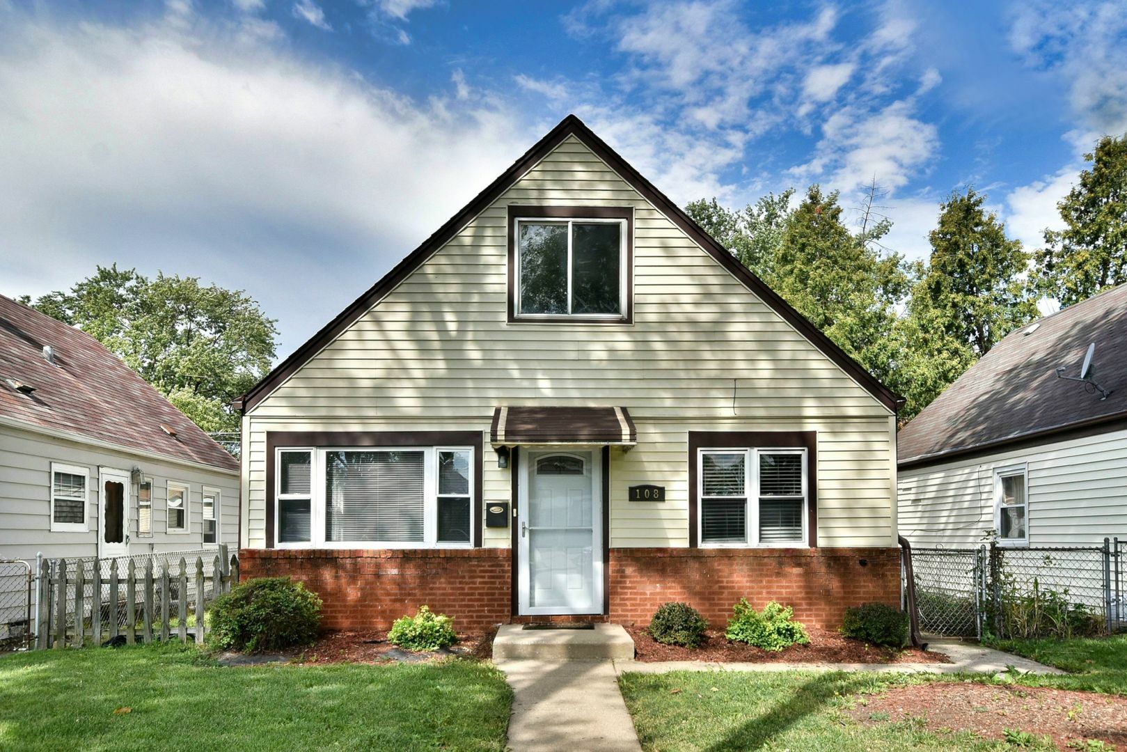 Property Photo:  108 Geneva Avenue  IL 60104 