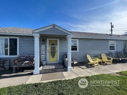 Property Photo:  1436 Lee Street W  WA 98837 