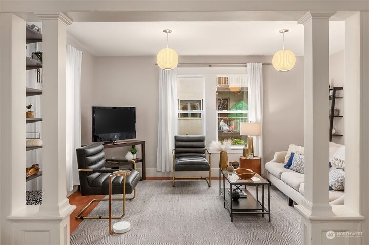 Property Photo: 4420 Dayton Avenue N 3 WA 98103