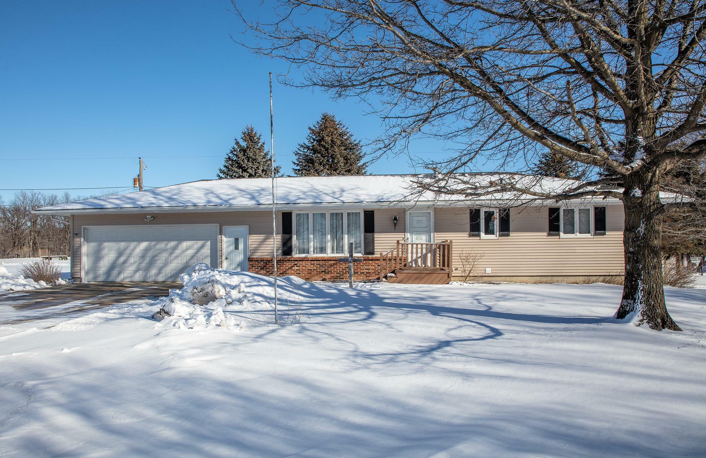 Property Photo:  1118 Parklane Road  IA 50662 