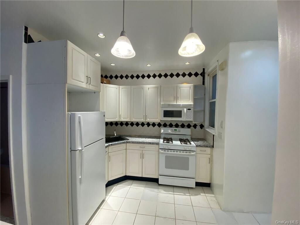 Property Photo:  3106 E Tremont Avenue  NY 10461 