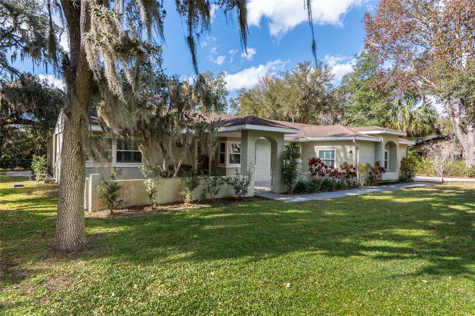 Property Photo:  185 Oakshade Drive  FL 32757 