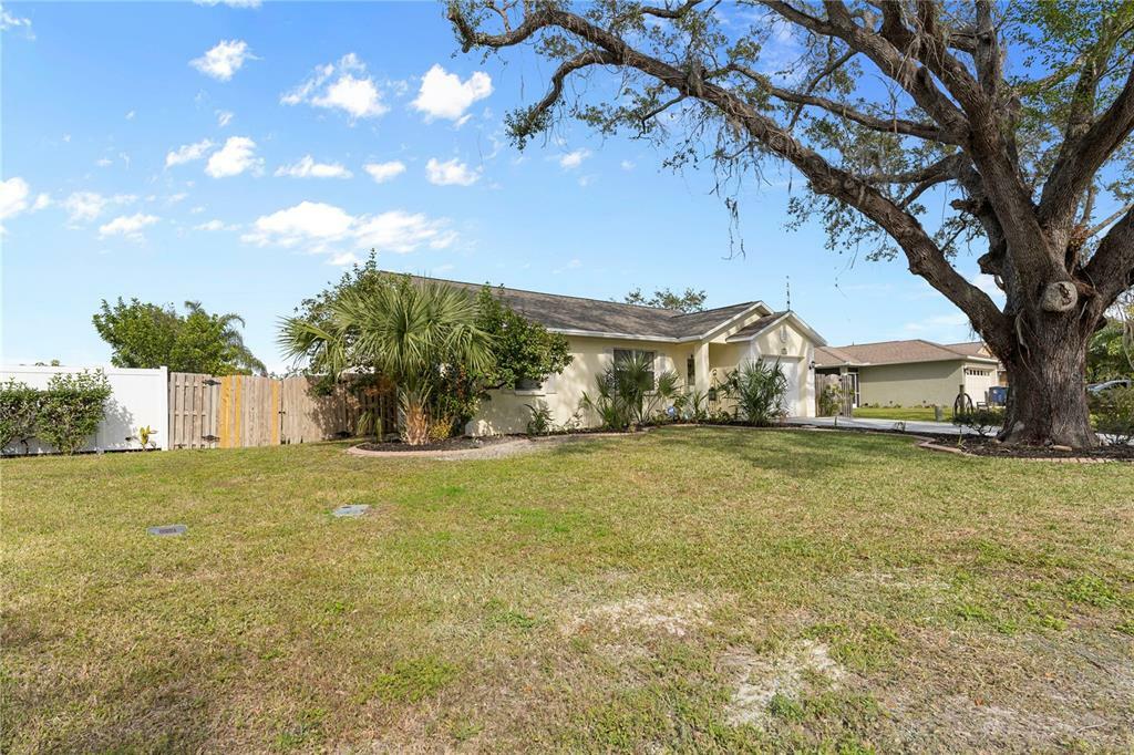 Property Photo:  1904 12th Street W  FL 34221 