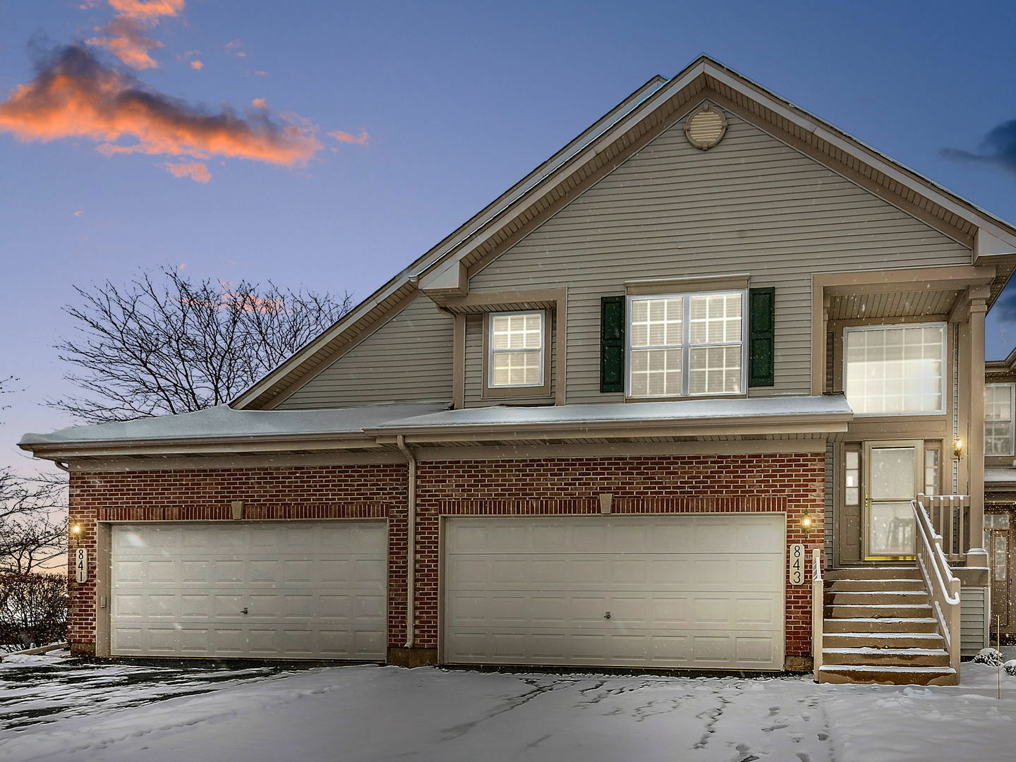 Property Photo: 843 Stuarts Drive IL 60174