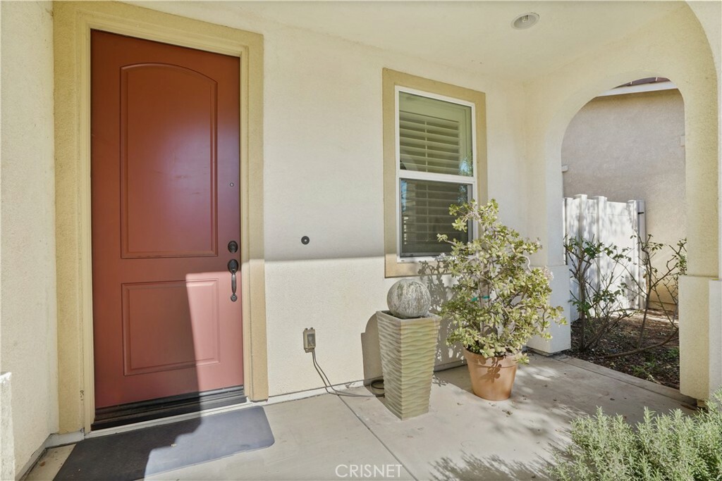 Property Photo:  17053 Cantlay Street  CA 91406 