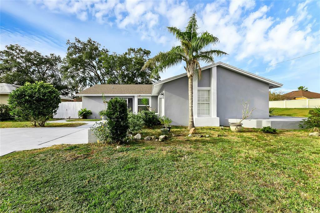 Property Photo:  462 Cart Court  FL 34759 