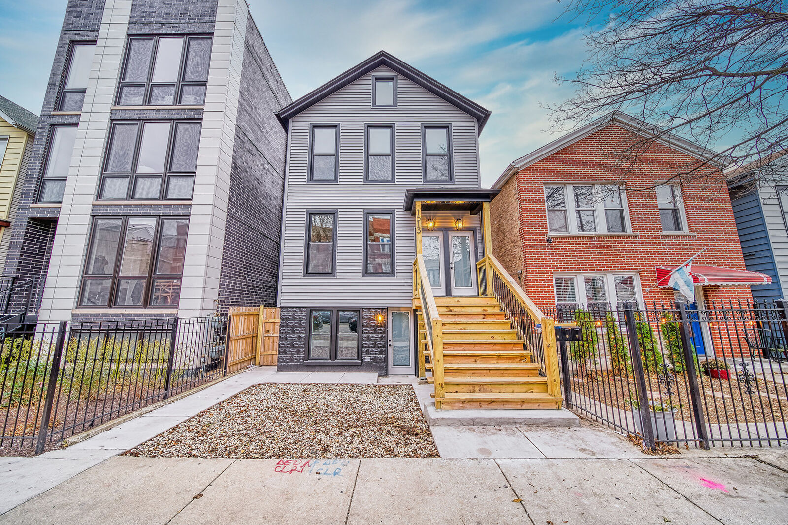 Property Photo: 1513 W Erie Street 2 IL 60642