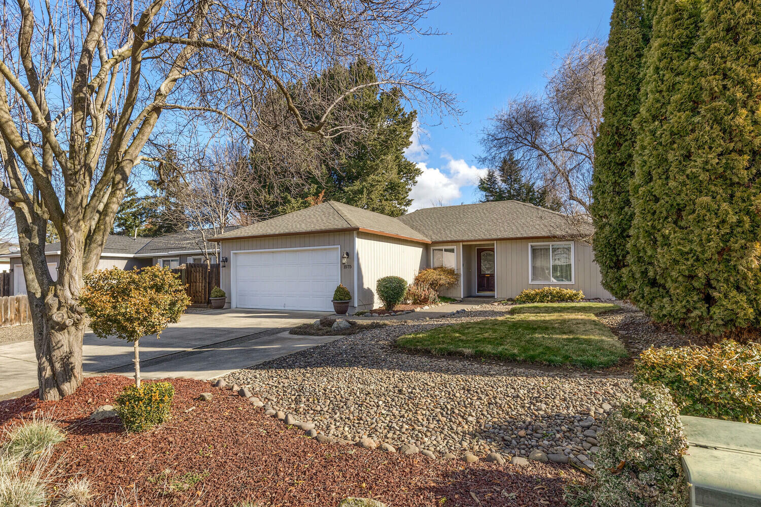 1575 S Oakdale Avenue  Medford OR 97501 photo