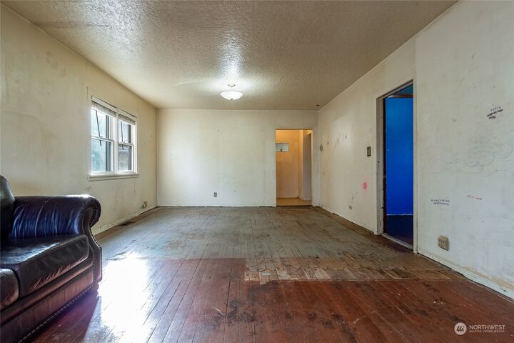 Property Photo: 1310 E Alder Street WA 99362
