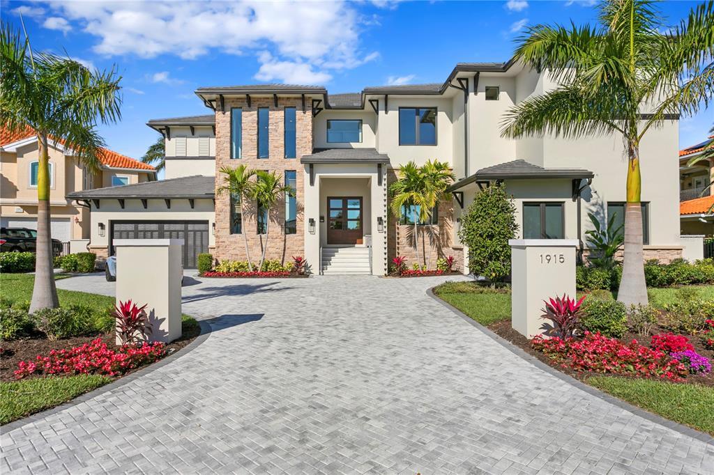 Property Photo: 1915 Carolina Avenue NE FL 33703