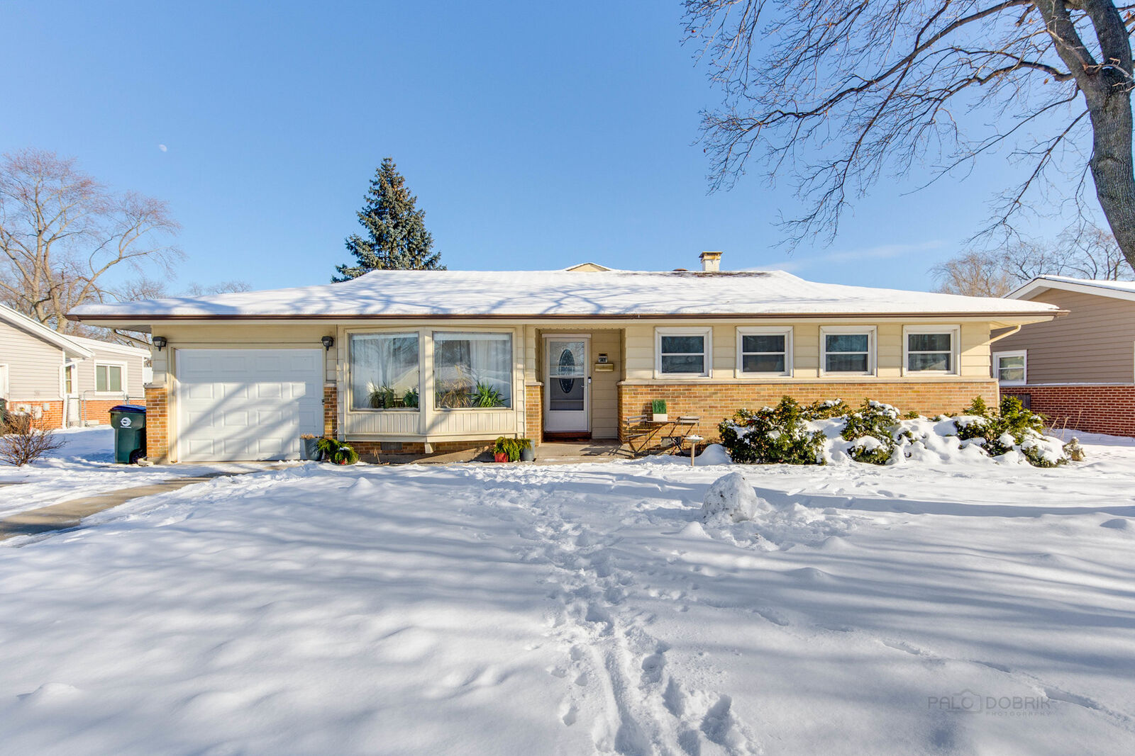 Property Photo: 67 Woodcrest Lane IL 60007
