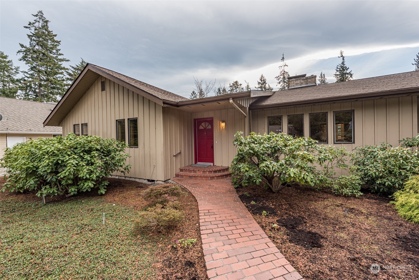 Property Photo:  141 Fairway Place  WA 98382 