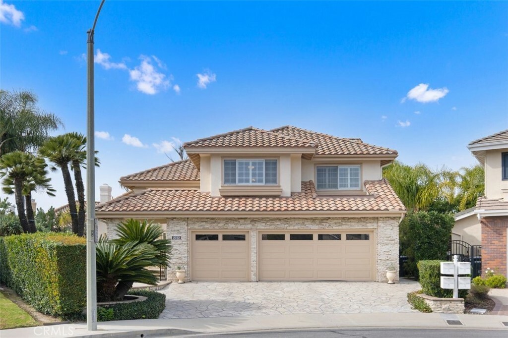 Property Photo:  2722 N Longhurst Street  CA 92867 