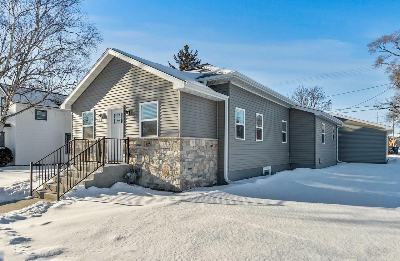 Property Photo:  225 East Marion St  WI 53901 