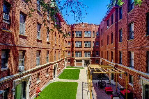 Property Photo: 1706 W Juneway Terrace 1H IL 60626
