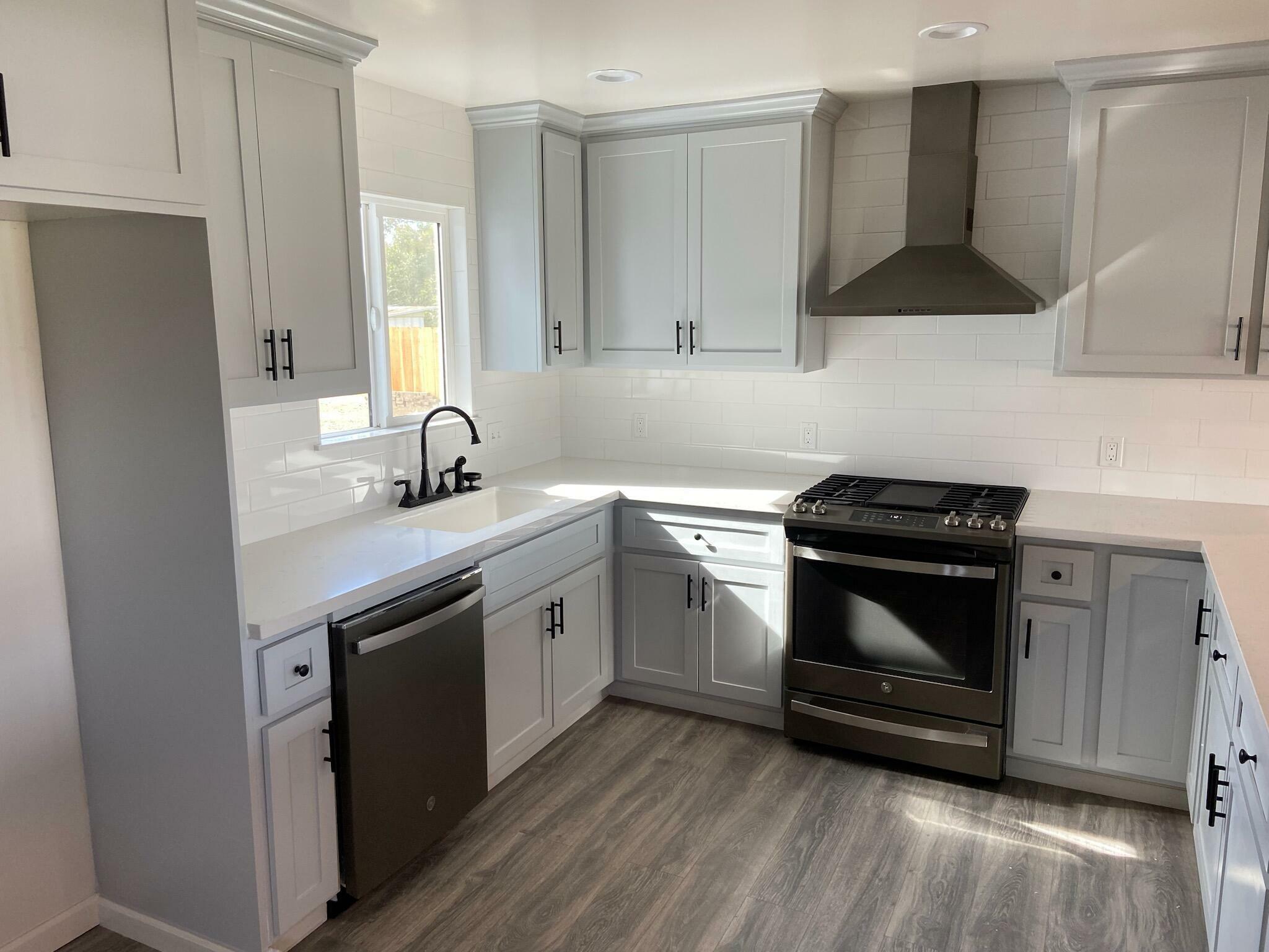 Property Photo: 537 W Grand Avenue CA 93257